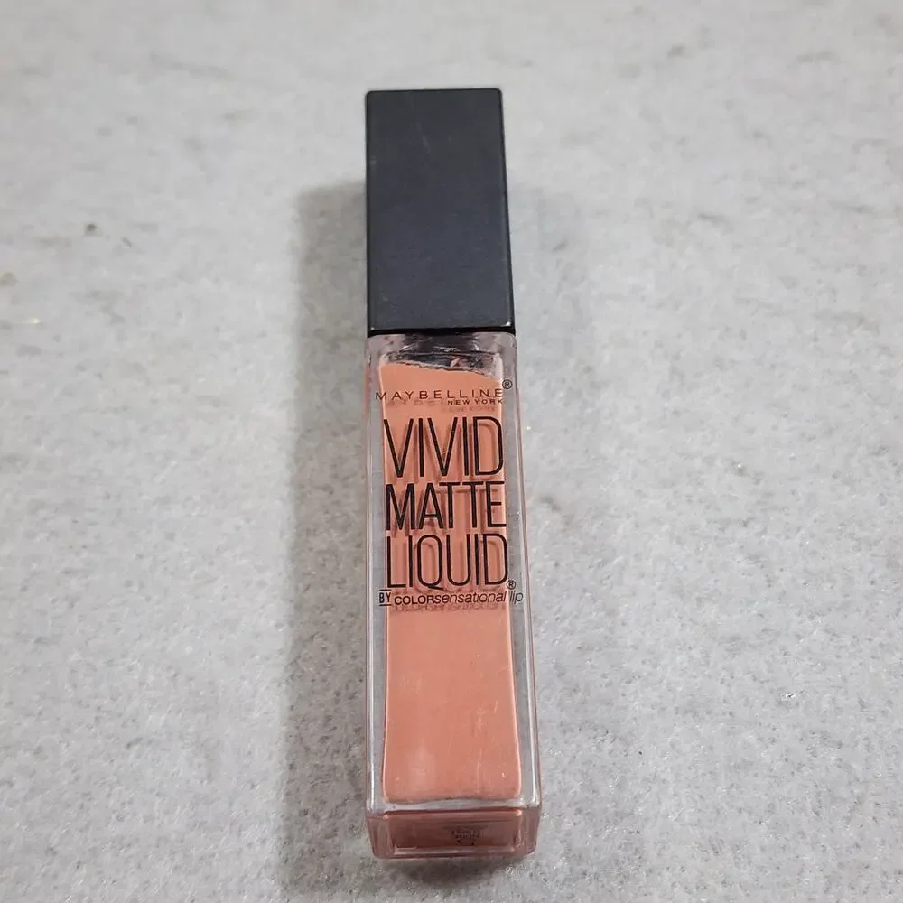c5 NUDE THRILL Vivid Matte Liquid ColorSensational 0.26fl oz Maybelline New York